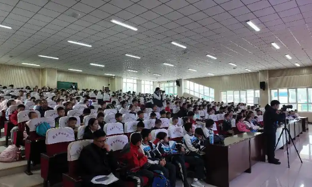 构建运动场景心思支撑一体化的育人新生态全面提高学生身心健康